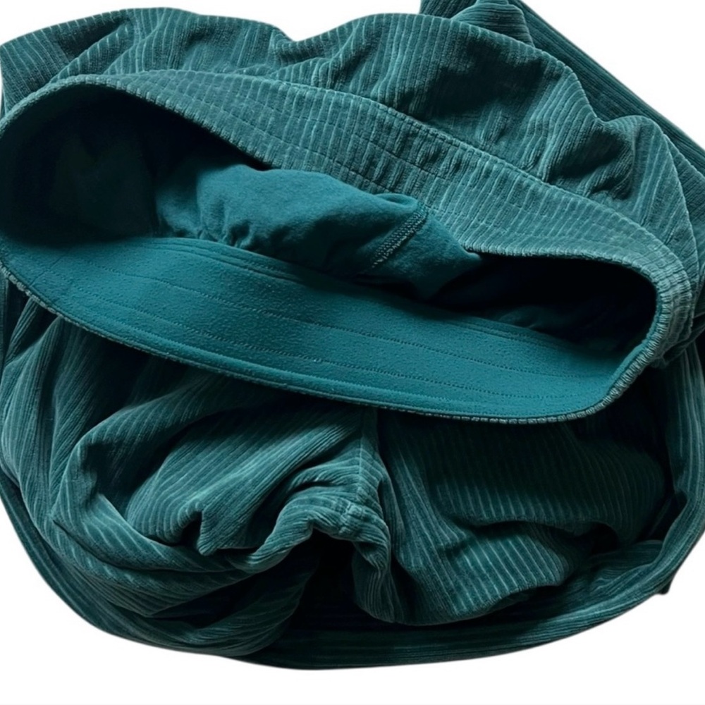 Lululemon Scuba Mid-Rise Wide-Leg Pant *Velvet Cord
Storm Teal Size 6 - Picture 9 of 14